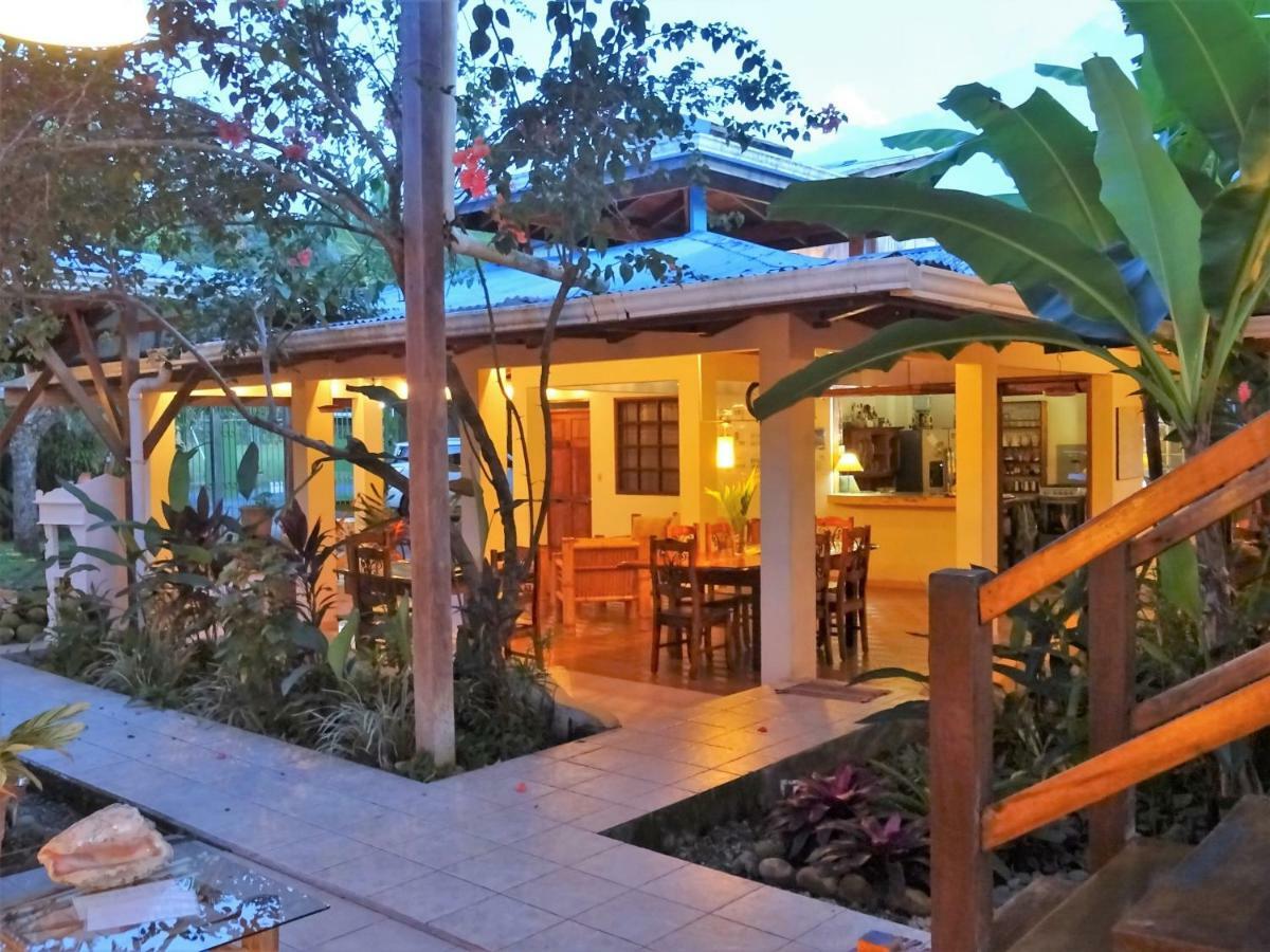 Pura Vida Hotel